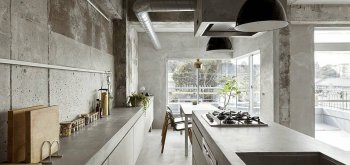 Кухня в стиле бетон и дерево в Верхотурье